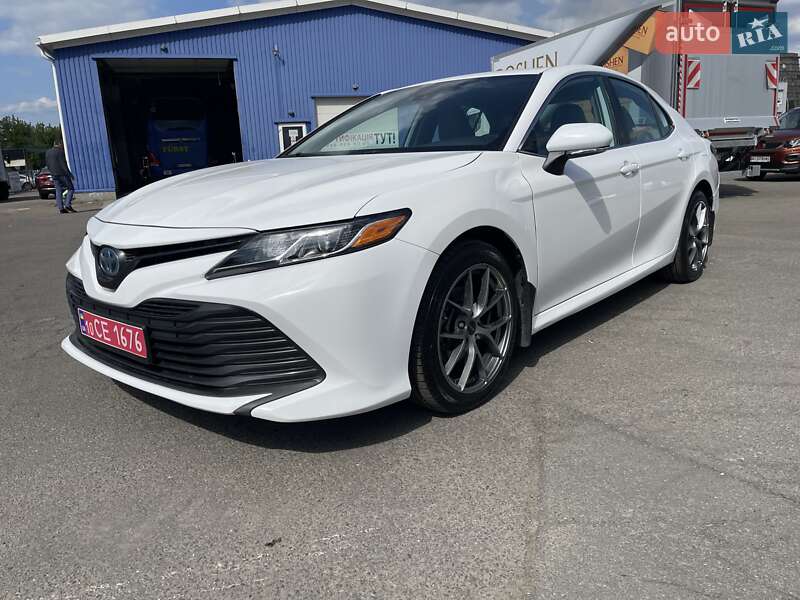 Toyota Camry 2019