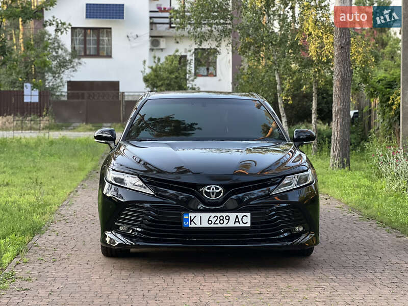 Седан Toyota Camry 2017 в Києві