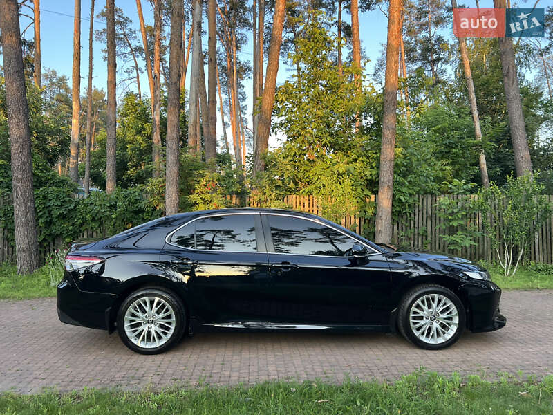 Седан Toyota Camry 2017 в Києві