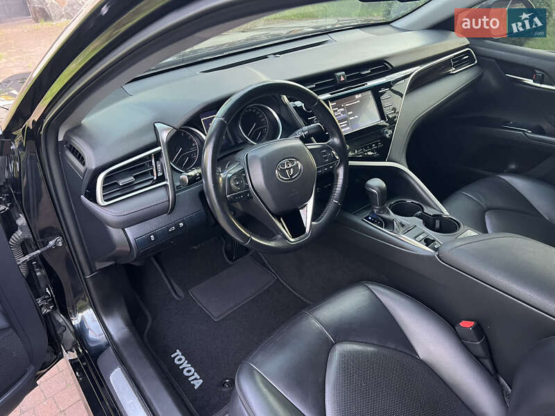 Седан Toyota Camry 2017 в Києві
