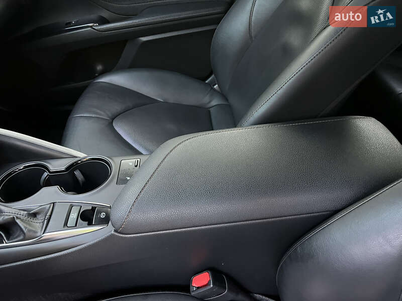Седан Toyota Camry 2017 в Києві