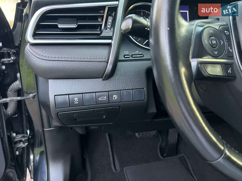 Седан Toyota Camry 2017 в Києві