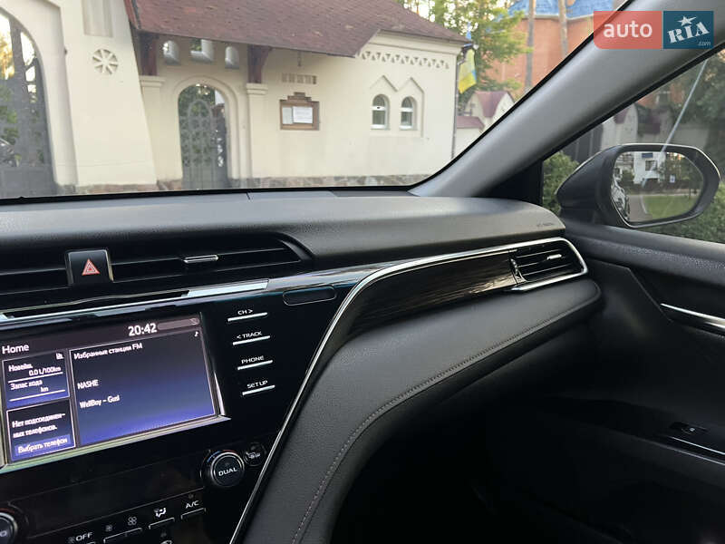 Седан Toyota Camry 2017 в Києві