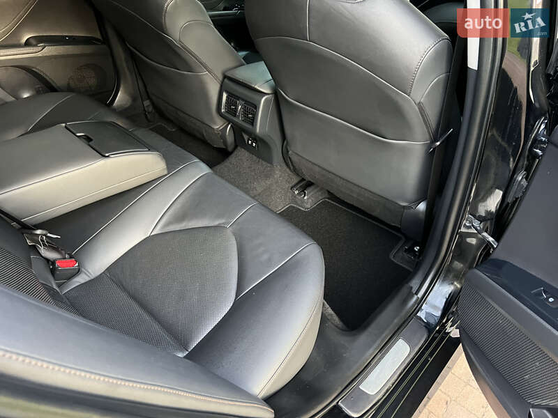 Седан Toyota Camry 2017 в Києві