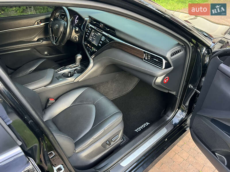 Седан Toyota Camry 2017 в Києві