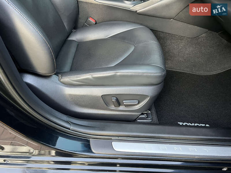 Седан Toyota Camry 2017 в Києві