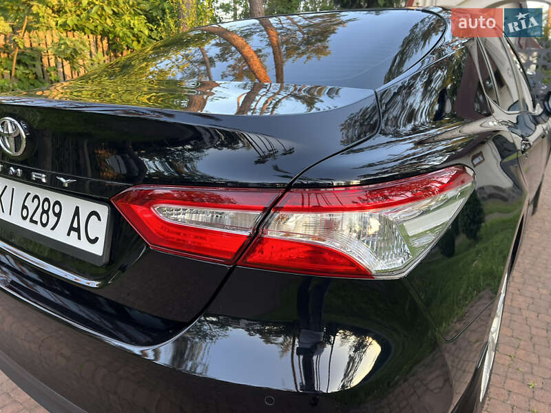 Седан Toyota Camry 2017 в Києві