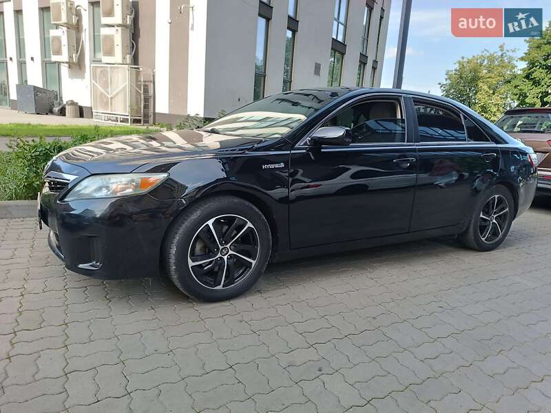 Седан Toyota Camry 2010 в Львові