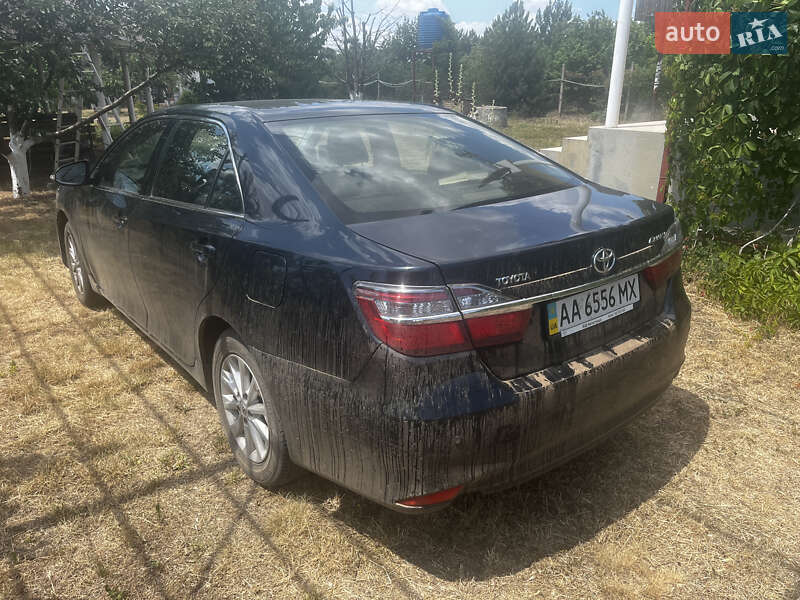 Седан Toyota Camry 2015 в Києві