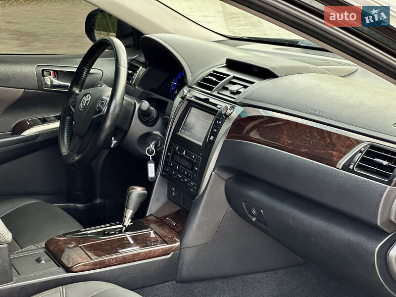 Седан Toyota Camry 2014 в Полтаве