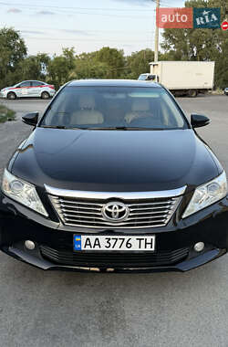 Седан Toyota Camry 2012 в Киеве