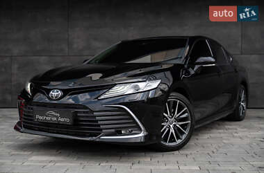 Седан Toyota Camry 2021 в Киеве