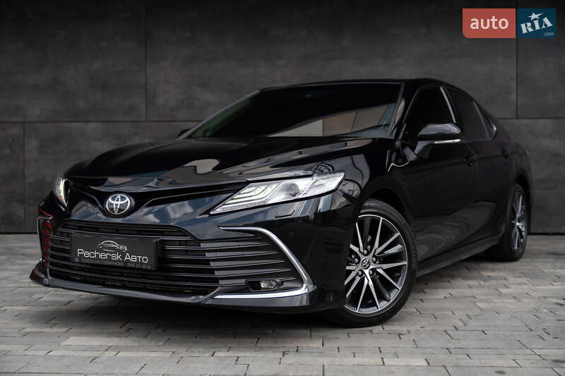 Toyota Camry 2021
