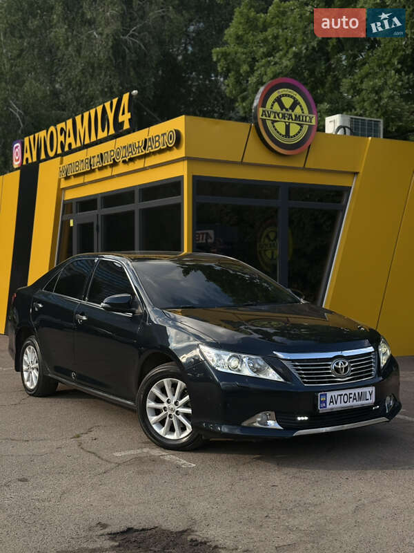Седан Toyota Camry 2012 в Киеве