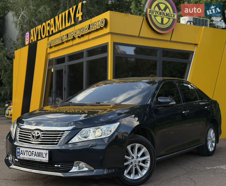 Седан Toyota Camry 2012 в Киеве