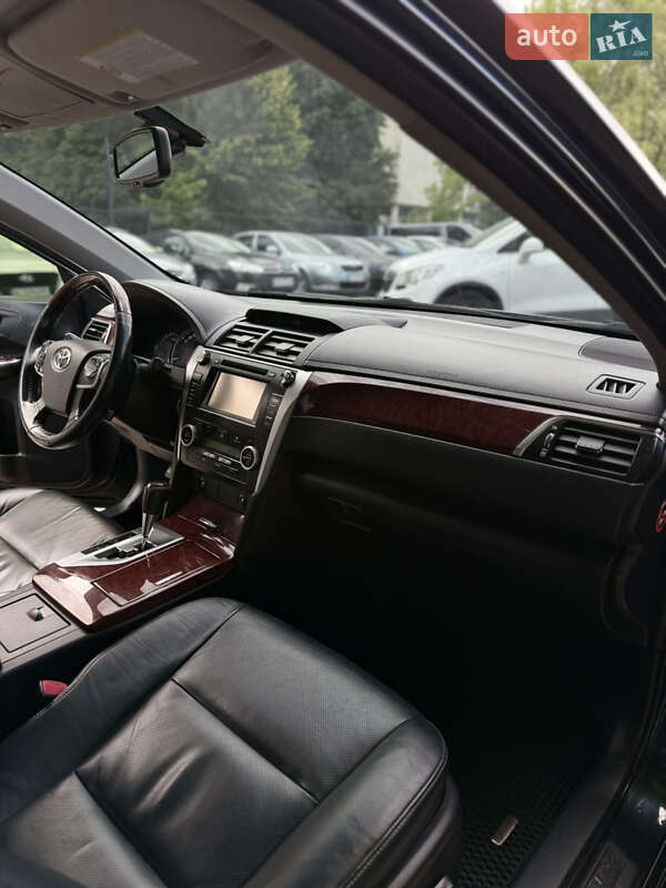 Седан Toyota Camry 2012 в Киеве
