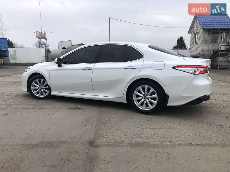 Седан Toyota Camry 2020 в Решетилівці