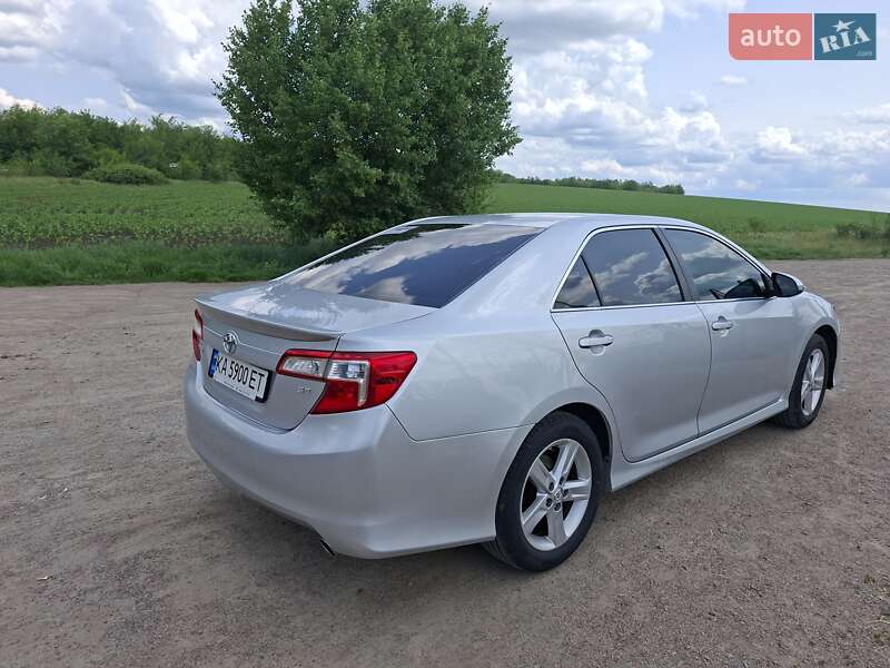 Седан Toyota Camry 2014 в Первомайську