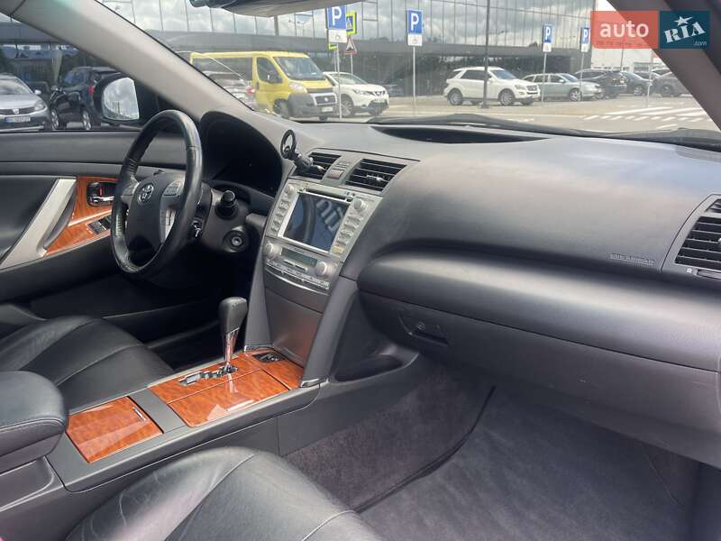 Седан Toyota Camry 2009 в Львові