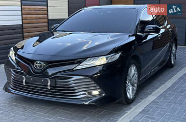 Седан Toyota Camry 2018 в Кропивницькому