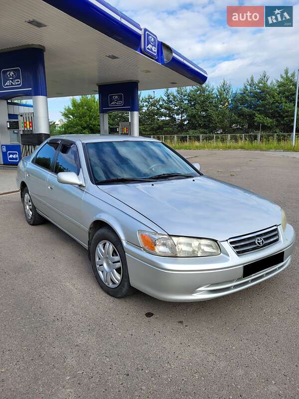 Toyota Camry 2000