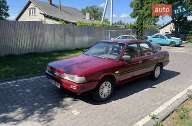 Седан Toyota Camry 1988 в Чернівцях