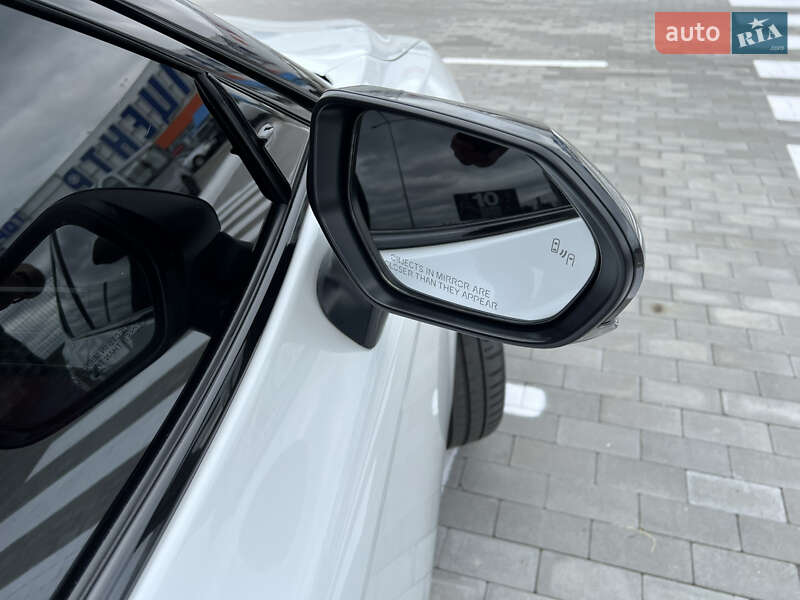 Седан Toyota Camry 2019 в Киеве