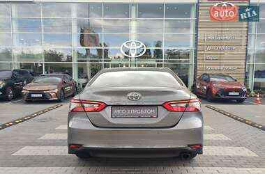 Седан Toyota Camry 2023 в 