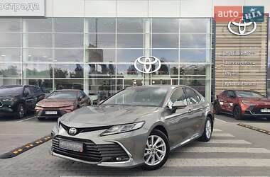 Седан Toyota Camry 2023 в Киеве