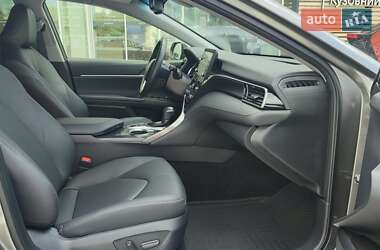 Седан Toyota Camry 2023 в 