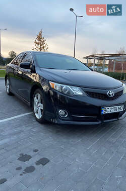 Седан Toyota Camry 2013 в Киеве