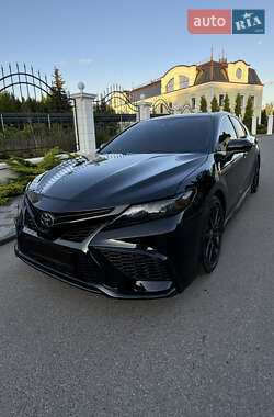 Седан Toyota Camry 2020 в Виннице
