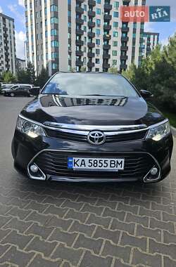 Седан Toyota Camry 2017 в Киеве