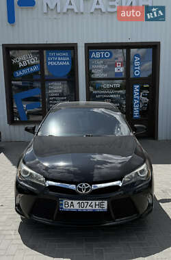 Седан Toyota Camry 2017 в Кропивницком