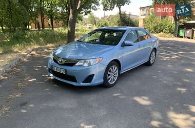 Седан Toyota Camry 2013 в Гайвороне