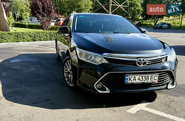 Седан Toyota Camry 2017 в Киеве