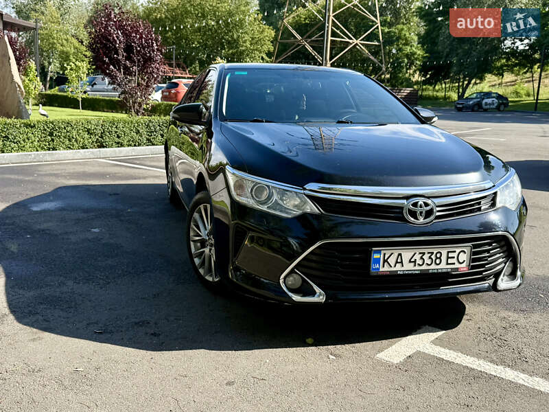 Седан Toyota Camry 2017 в Києві