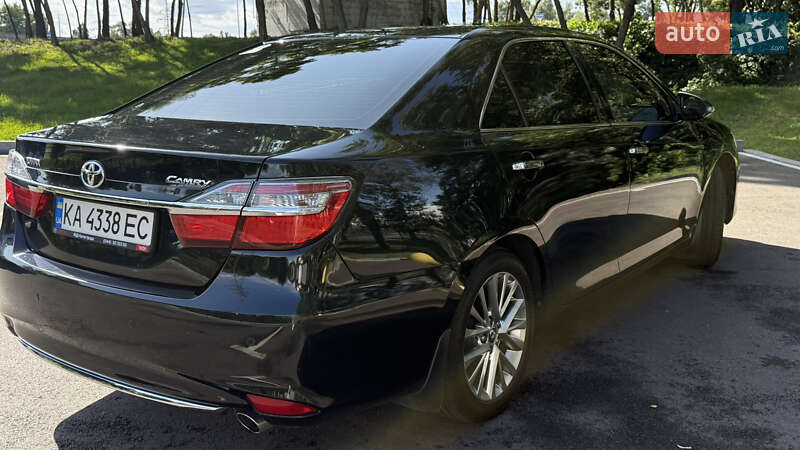 Седан Toyota Camry 2017 в Києві
