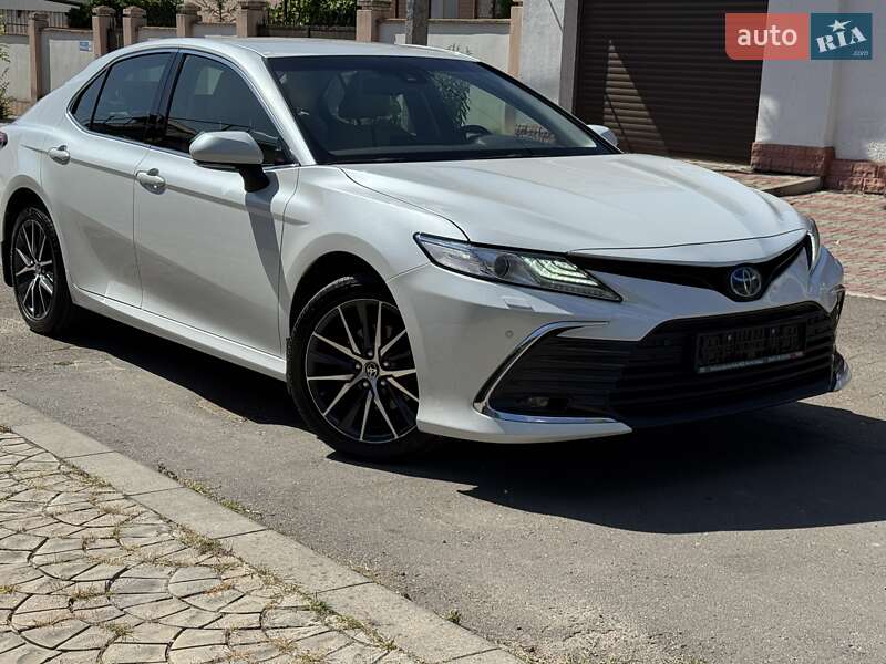 Toyota Camry 2021