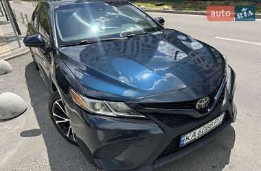 Седан Toyota Camry 2018 в Киеве