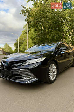 Седан Toyota Camry 2019 в Николаеве