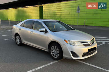 Седан Toyota Camry 2013 в Києві