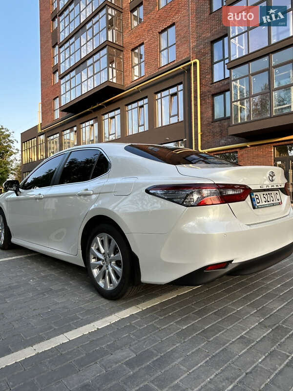 Седан Toyota Camry 2019 в Полтаве