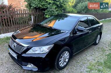 Седан Toyota Camry 2012 в Каменке-Бугской