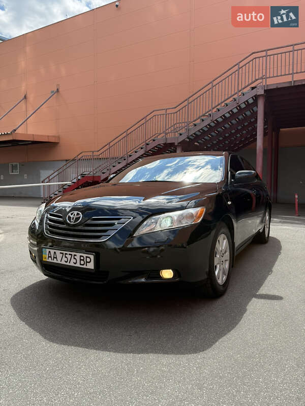 Седан Toyota Camry 2008 в Києві