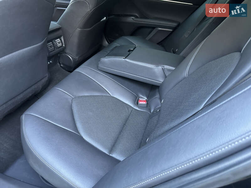 Седан Toyota Camry 2021 в Києві