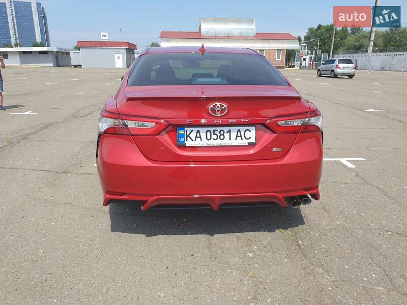 Седан Toyota Camry 2019 в Киеве