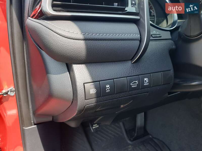 Седан Toyota Camry 2019 в Киеве