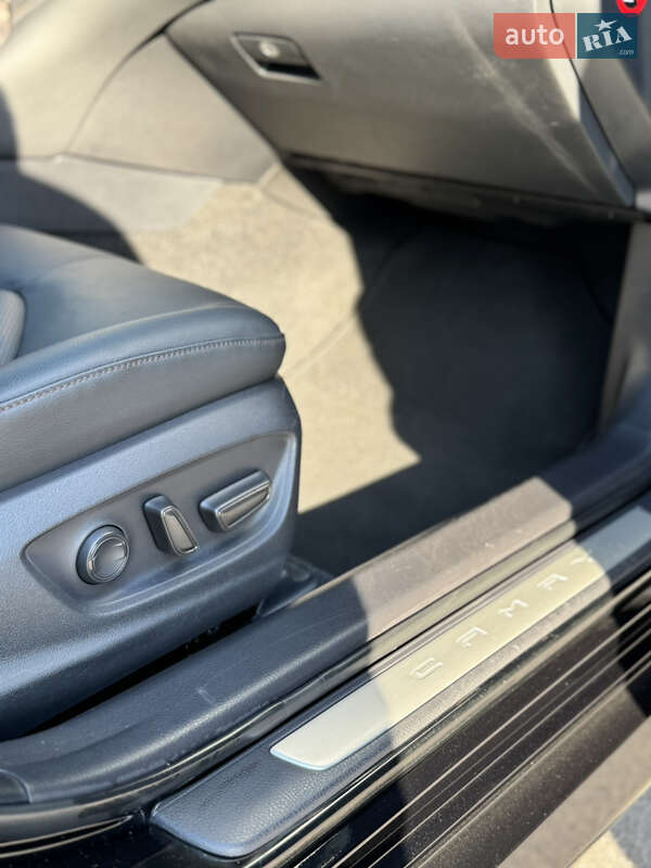 Седан Toyota Camry 2019 в Києві