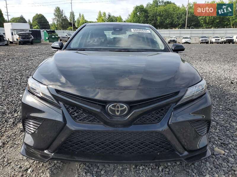 Седан Toyota Camry 2023 в Львове